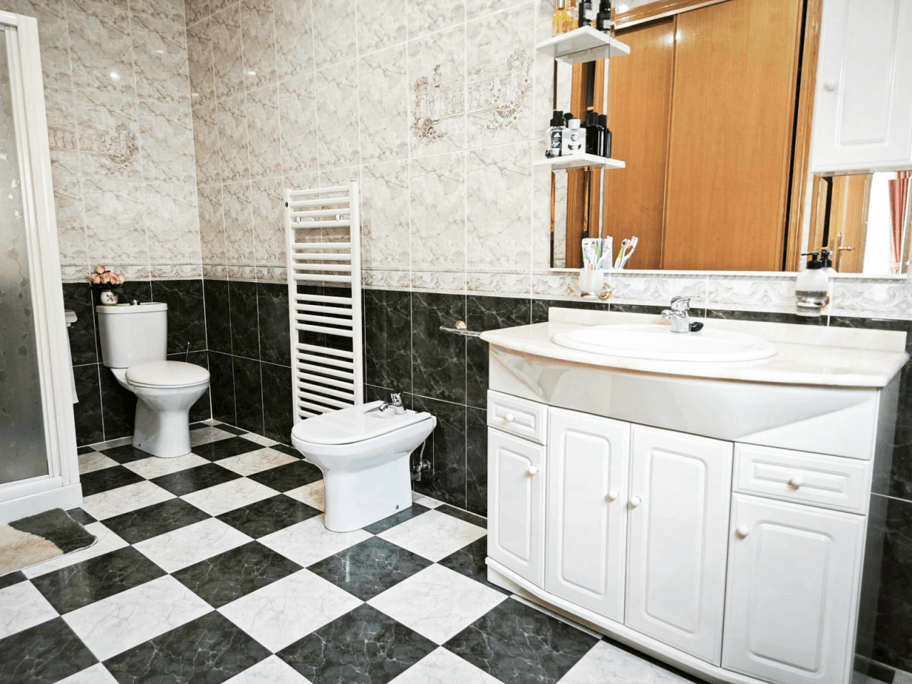 Villa de 270 m2 con piscina en venta en Pedreguer, zona residencial a un paso del centro