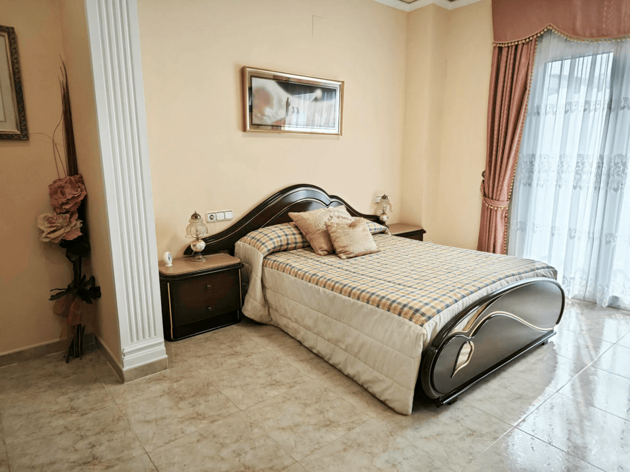 Villa de 270 m2 con piscina en venta en Pedreguer, zona residencial a un paso del centro
