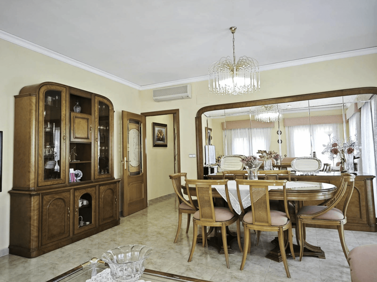 Villa de 270 m2 con piscina en venta en Pedreguer, zona residencial a un paso del centro