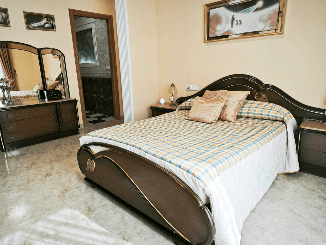 Villa de 270 m2 con piscina en venta en Pedreguer, zona residencial a un paso del centro