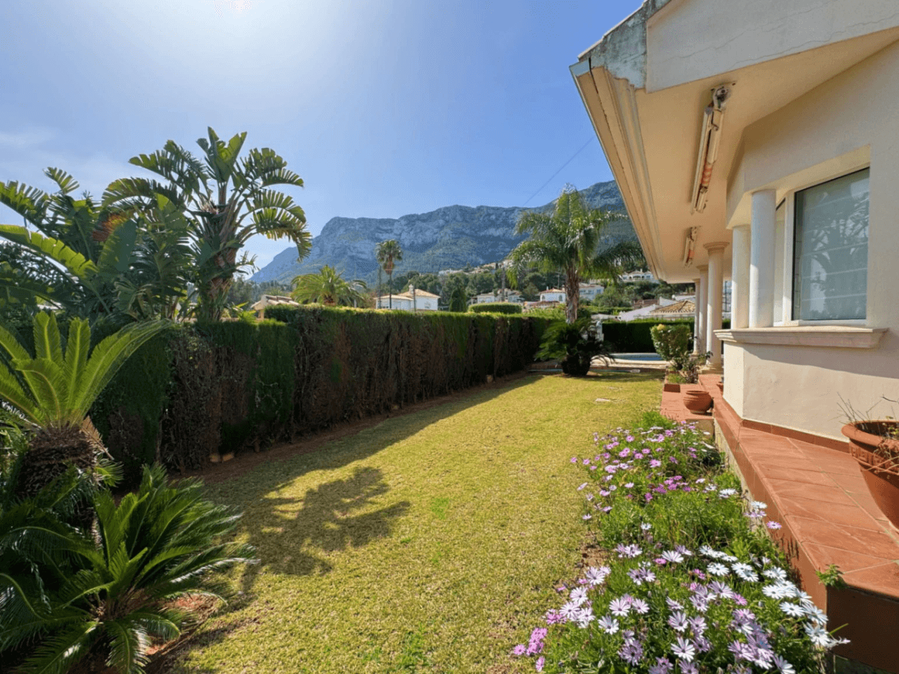 Chalet en venta en Denia, con preciosas vistas al mar y al montgó