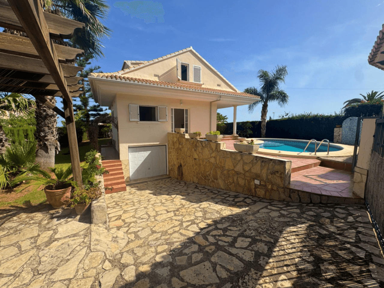 Chalet en venta en Denia, con preciosas vistas al mar y al montgó