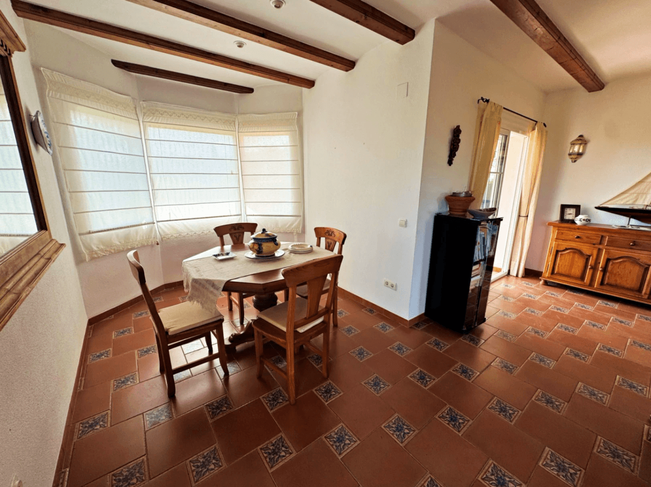 Chalet en venta en Denia, con preciosas vistas al mar y al montgó