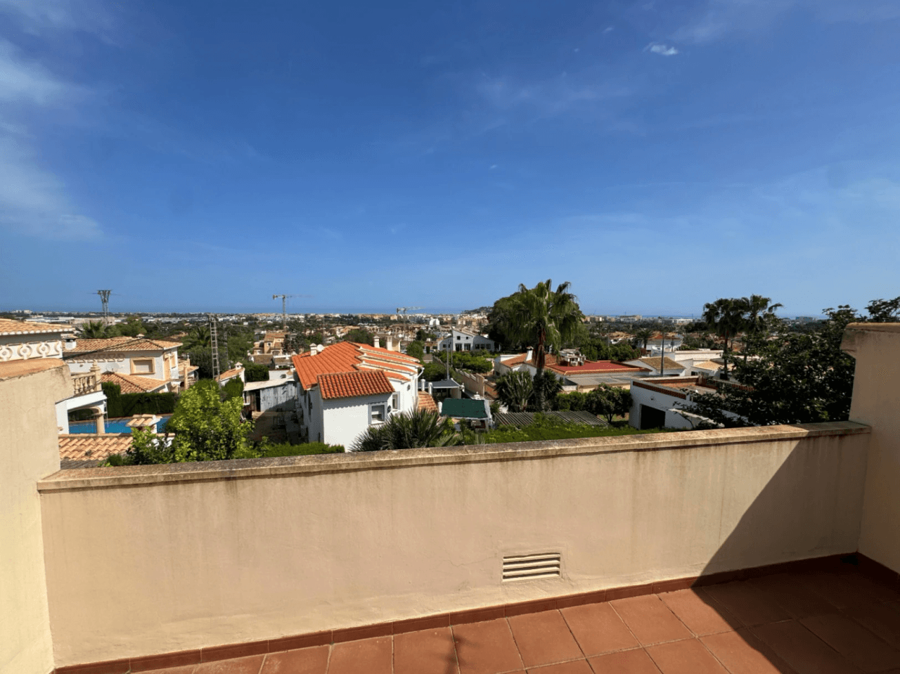 Chalet en venta en Denia, con preciosas vistas al mar y al montgó