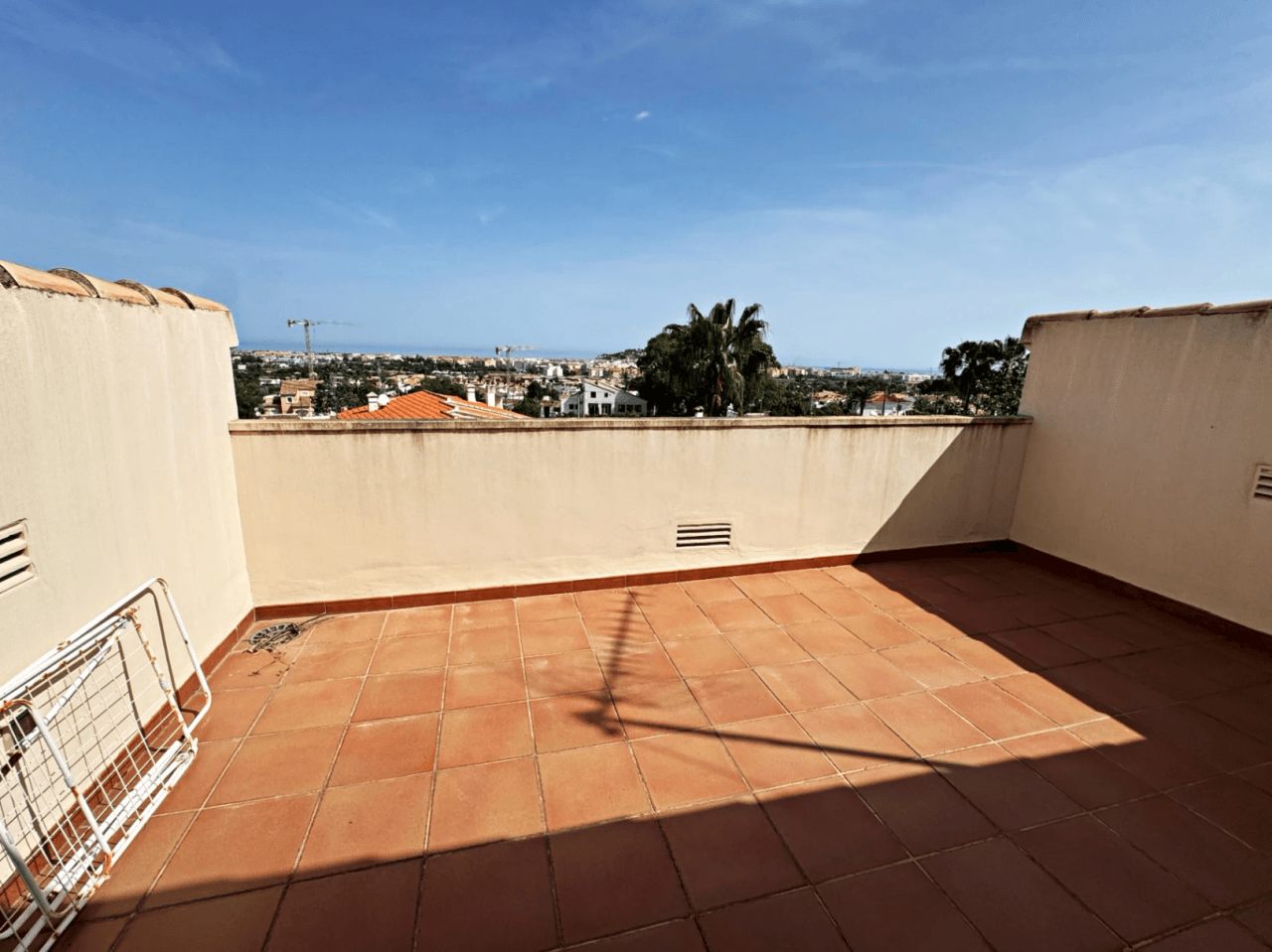 Chalet en venta en Denia, con preciosas vistas al mar y al montgó