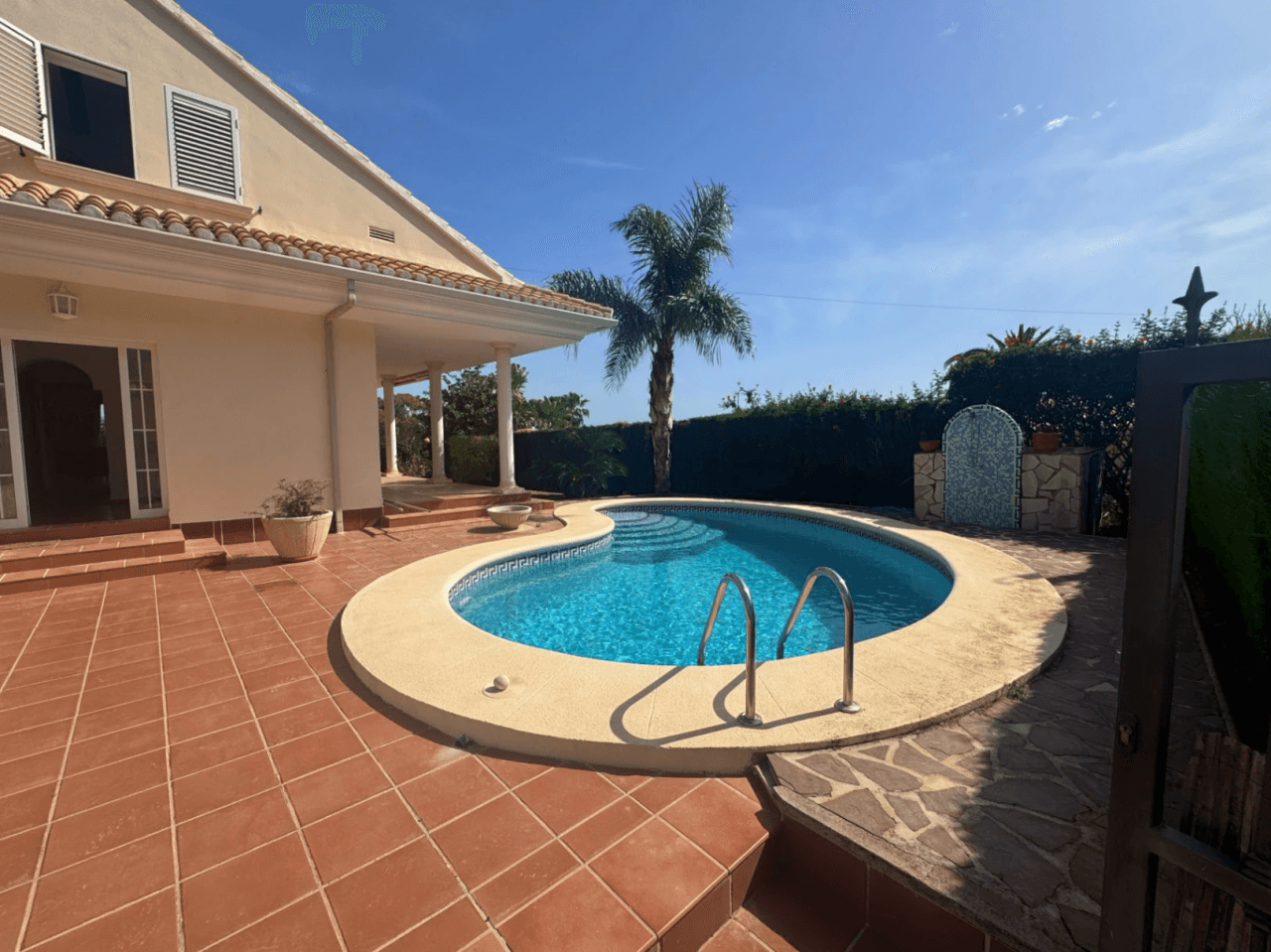 Chalet en venta en Denia, con preciosas vistas al mar y al montgó