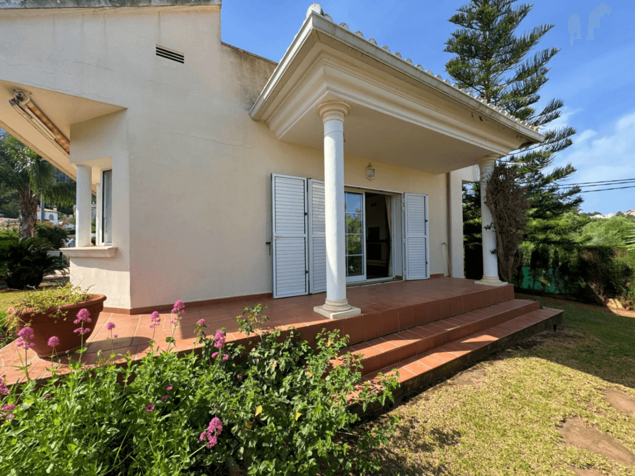 Chalet en venta en Denia, con preciosas vistas al mar y al montgó