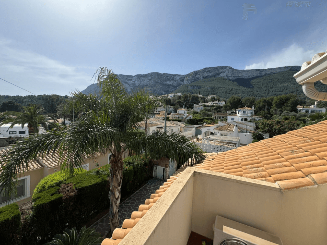 Chalet en venta en Denia, con preciosas vistas al mar y al montgó