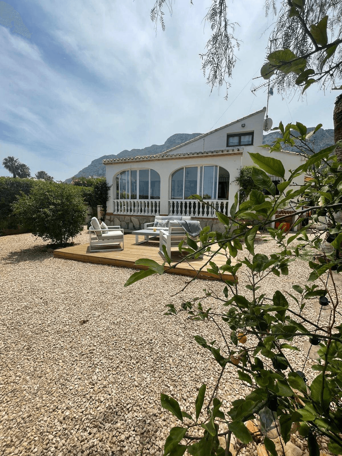 CASA DE CUATRO DORMITORIOS EN DENIA,MONTGO