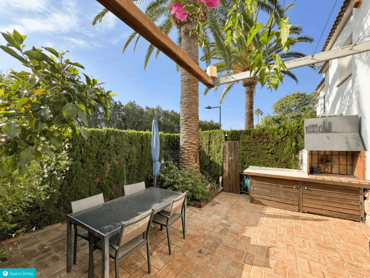 ADOSADO DUPLEX CON JARDÍN PRIVADO