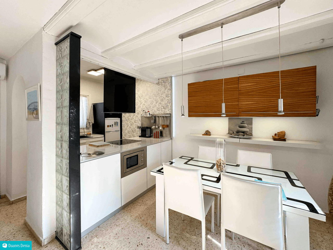 ADOSADO DUPLEX CON JARDÍN PRIVADO
