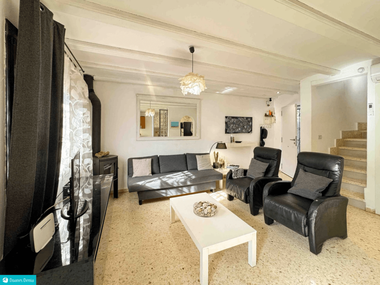 ADOSADO DUPLEX CON JARDÍN PRIVADO
