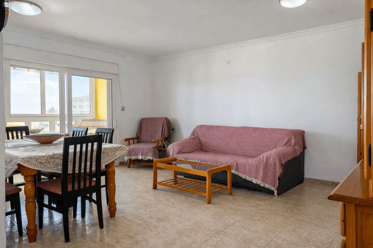 Apartamento en primera línea de Les Deveses