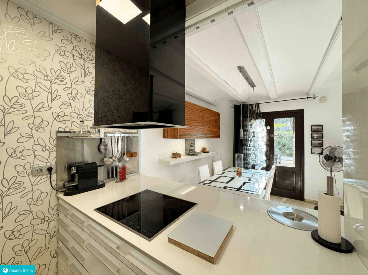 ADOSADO DUPLEX CON JARDÍN PRIVADO