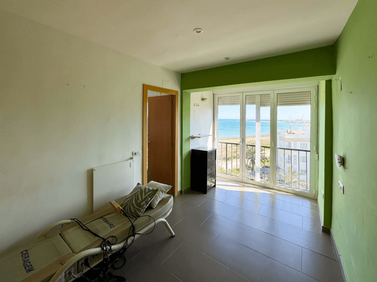 APARTAMENTO FRENTE AL MAR