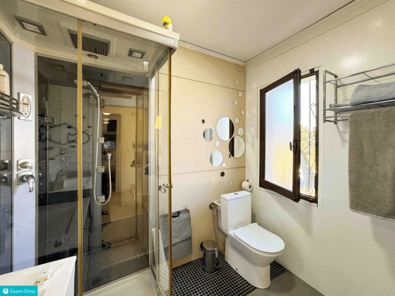 ADOSADO DUPLEX CON JARDÍN PRIVADO
