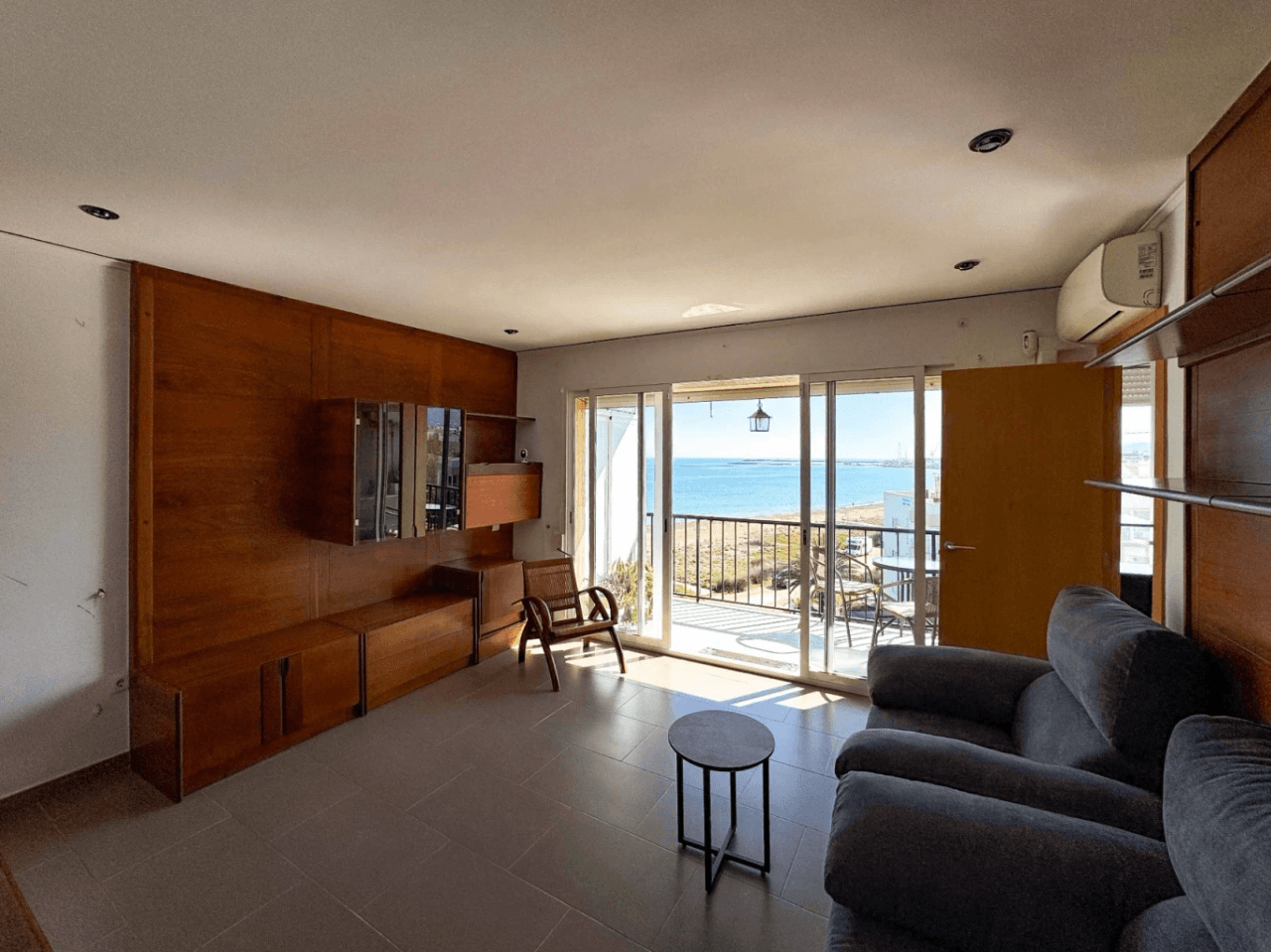 APARTAMENTO FRENTE AL MAR