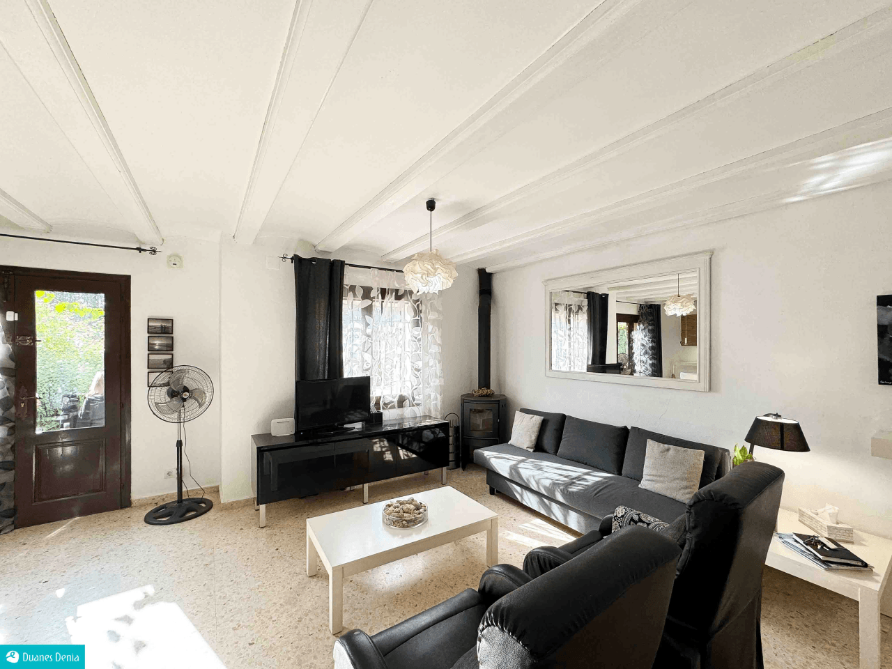 ADOSADO DUPLEX CON JARDÍN PRIVADO