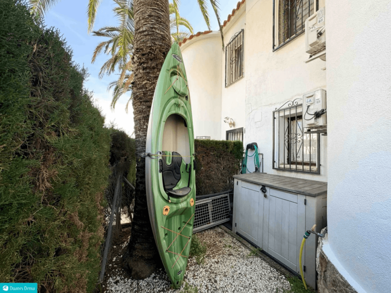 ADOSADO DUPLEX CON JARDÍN PRIVADO