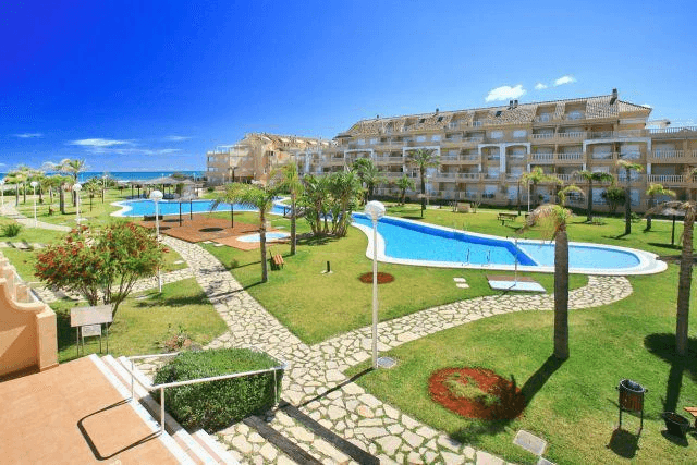 PENTHOUSE AVANT SPECTACULAIRE À LA MER