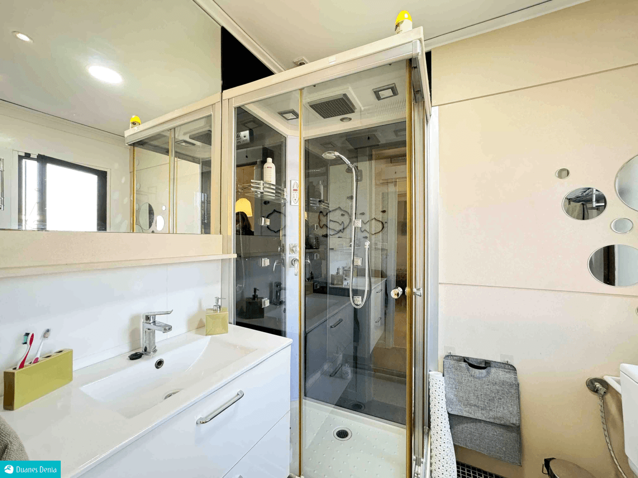 ADOSADO DUPLEX CON JARDÍN PRIVADO
