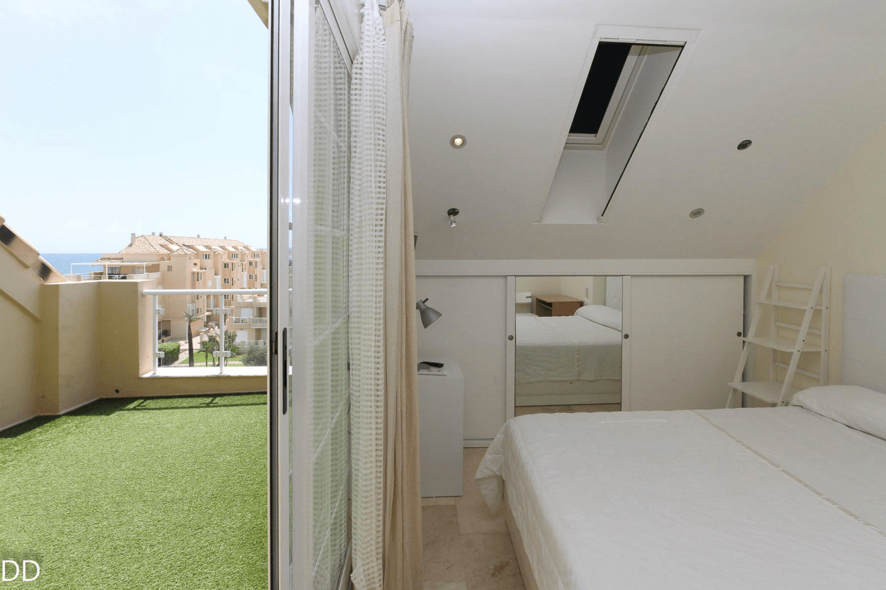 PENTHOUSE AVANT SPECTACULAIRE À LA MER