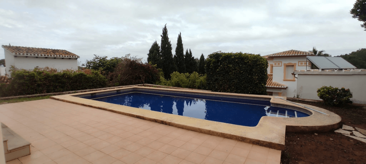Gran chalet/villa en venta  muy   amplia  con piscina privada  en Denia
