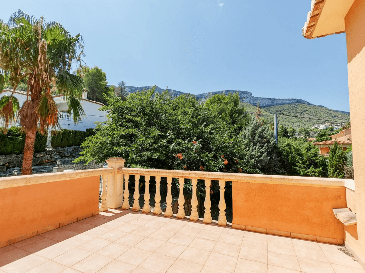 Gran chalet/villa en venta  muy   amplia  con piscina privada  en Denia