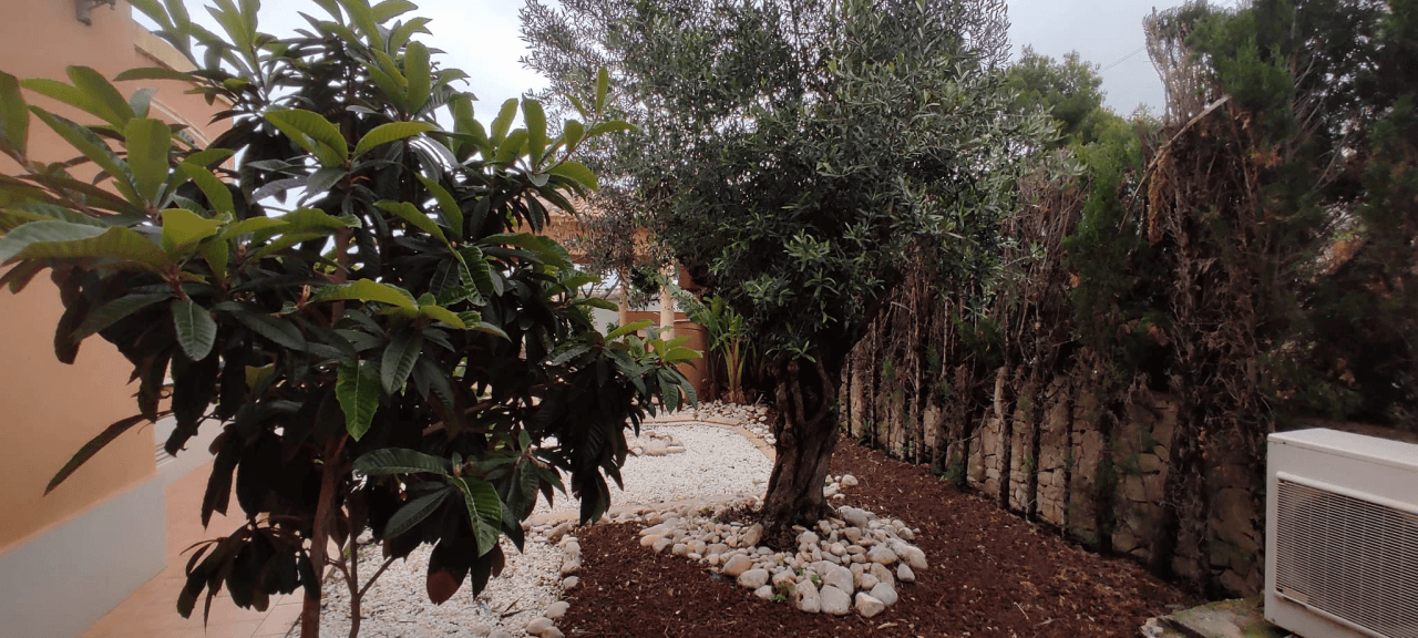 Gran chalet/villa en venta  muy   amplia  con piscina privada  en Denia