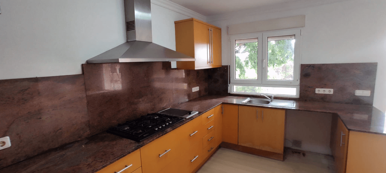 Gran chalet/villa en venta  muy   amplia  con piscina privada  en Denia