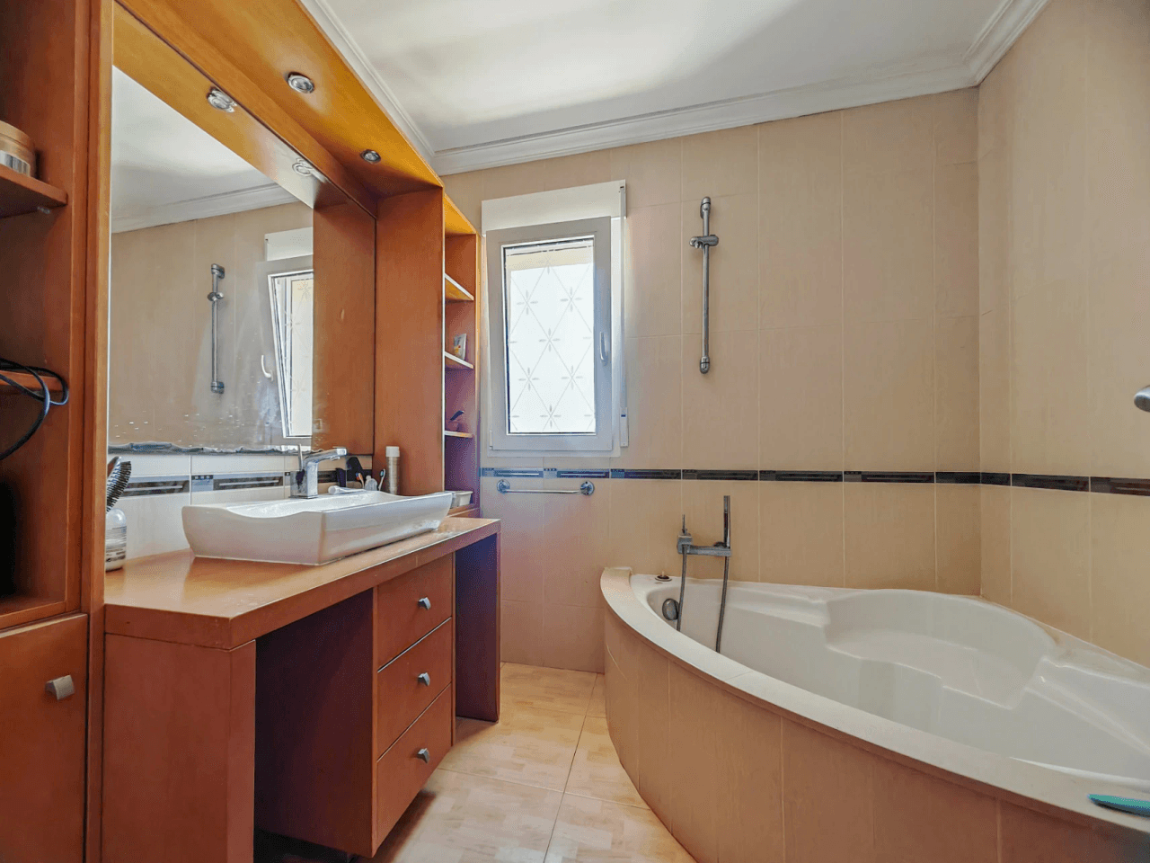 Gran chalet/villa en venta  muy   amplia  con piscina privada  en Denia