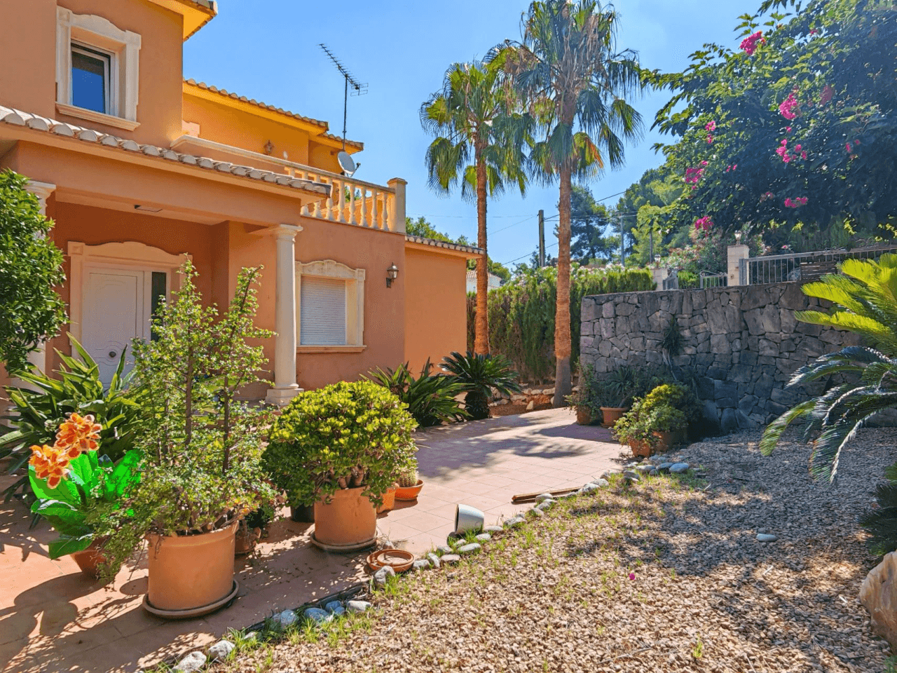 Gran chalet/villa en venta  muy   amplia  con piscina privada  en Denia