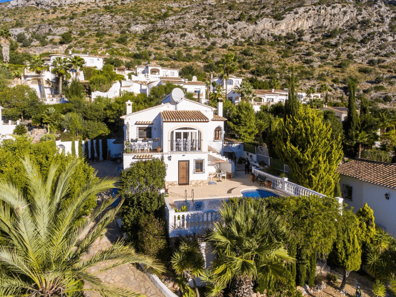 Villa con piscina y vistas a la montaña - Benigembla