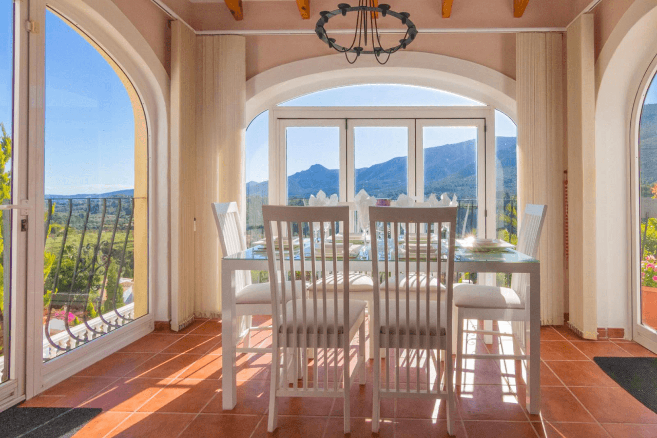 Villa con piscina y vistas a la montaña - Benigembla