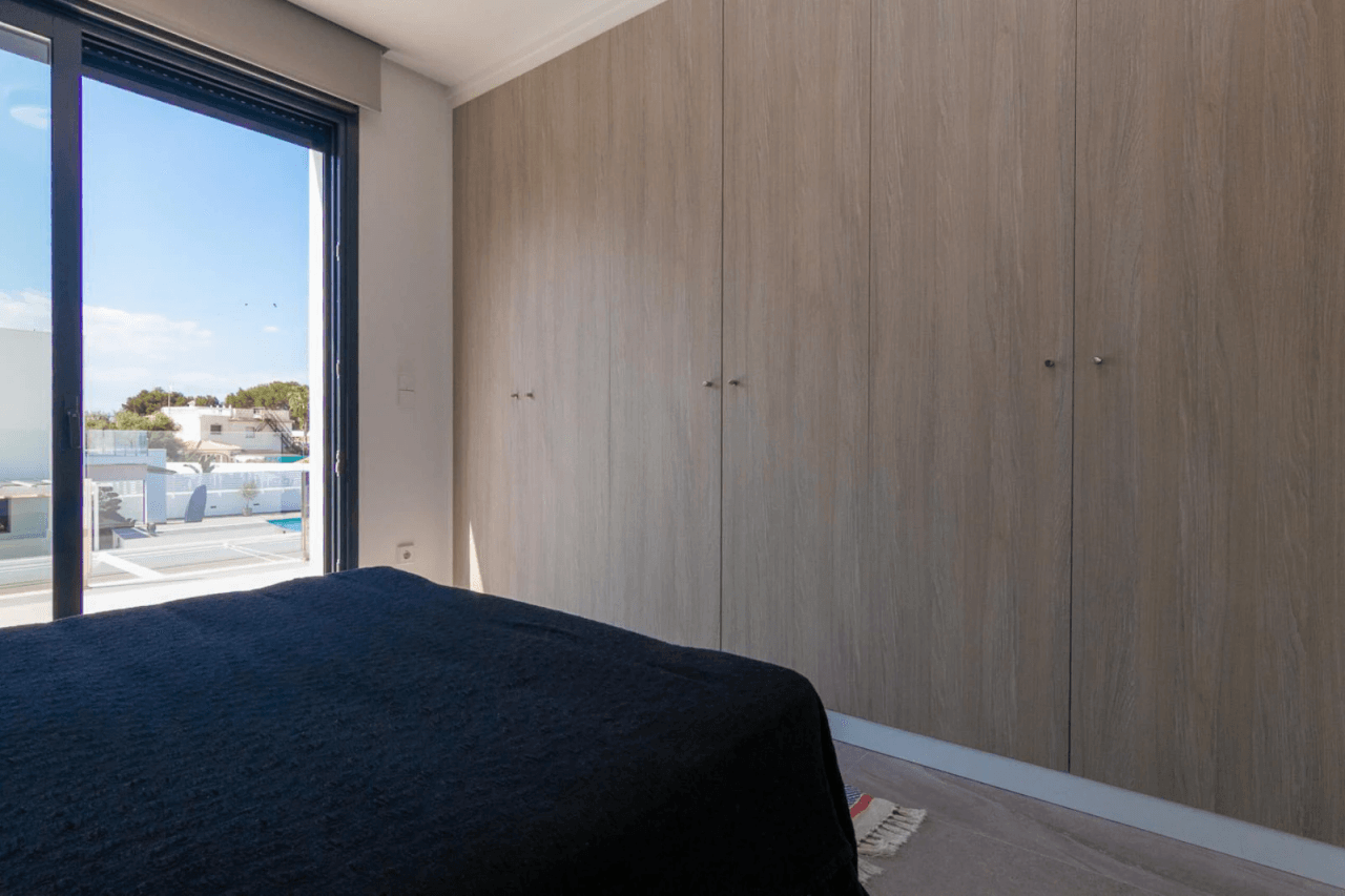 Villa moderna con vistas al mar y montaña en Denia