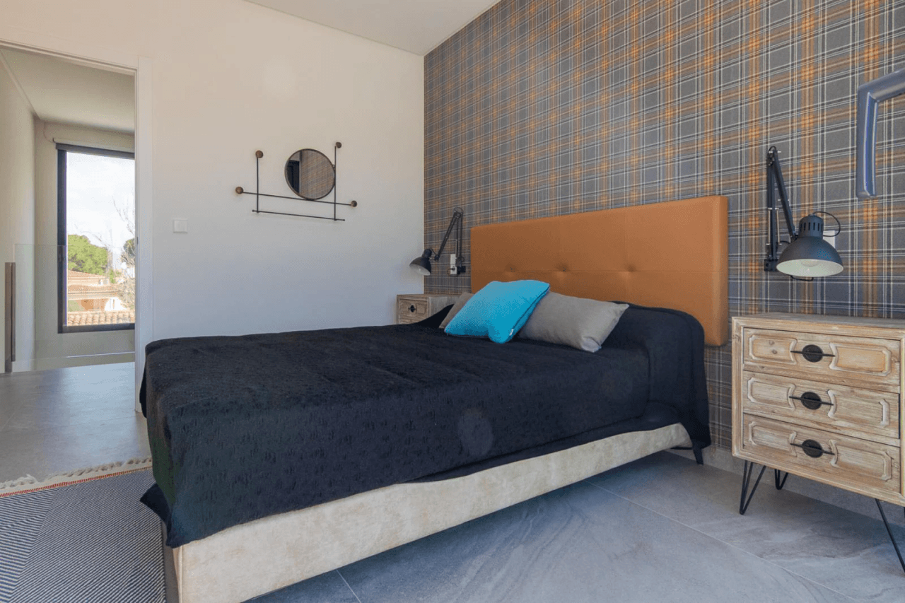 Villa moderna con vistas al mar y montaña en Denia