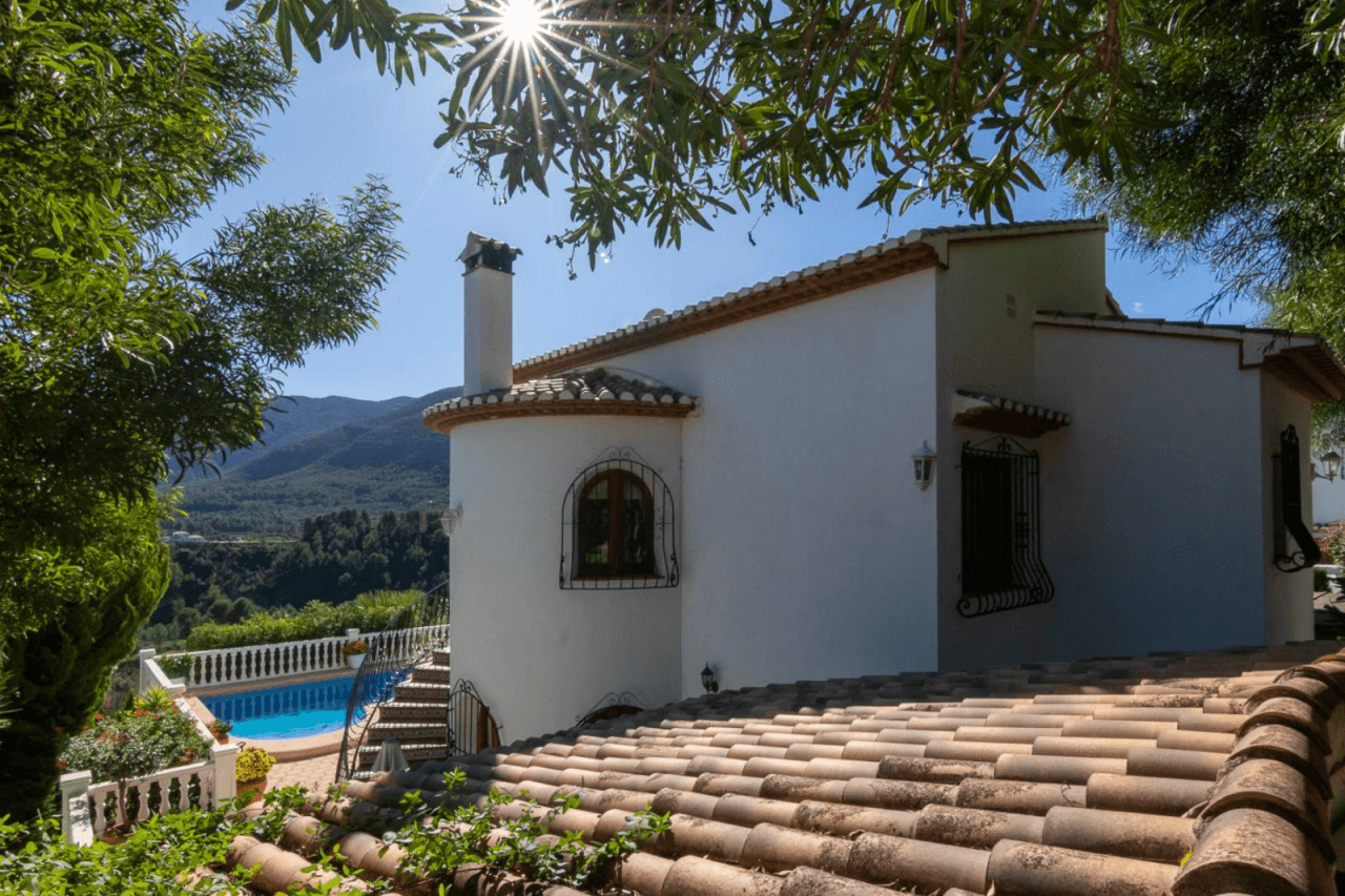 Villa con piscina y vistas a la montaña - Benigembla