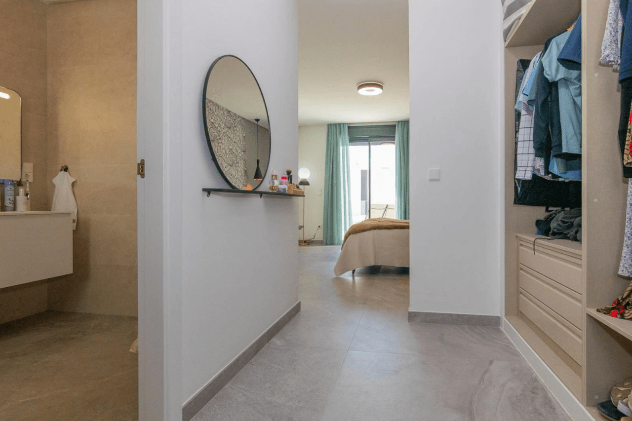 Villa moderna con vistas al mar y montaña en Denia