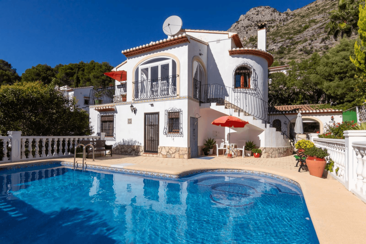 Villa con piscina y vistas a la montaña - Benigembla