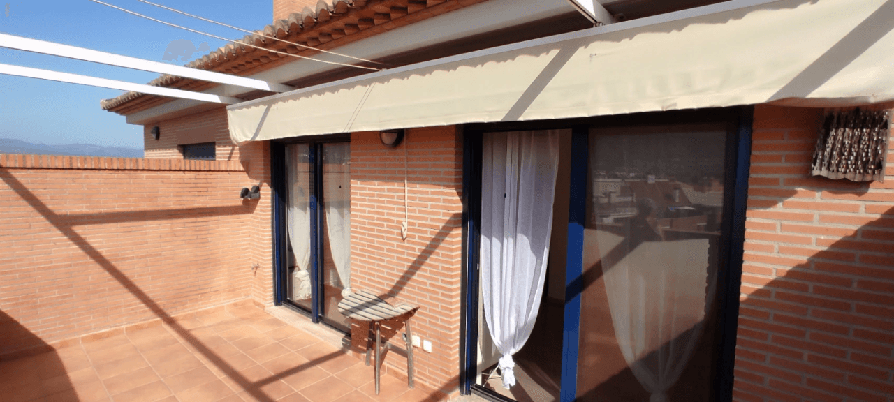 Atico duplex a dos pasos del centro y el Mar