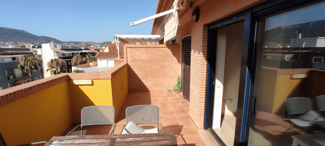 Atico duplex a dos pasos del centro y el Mar