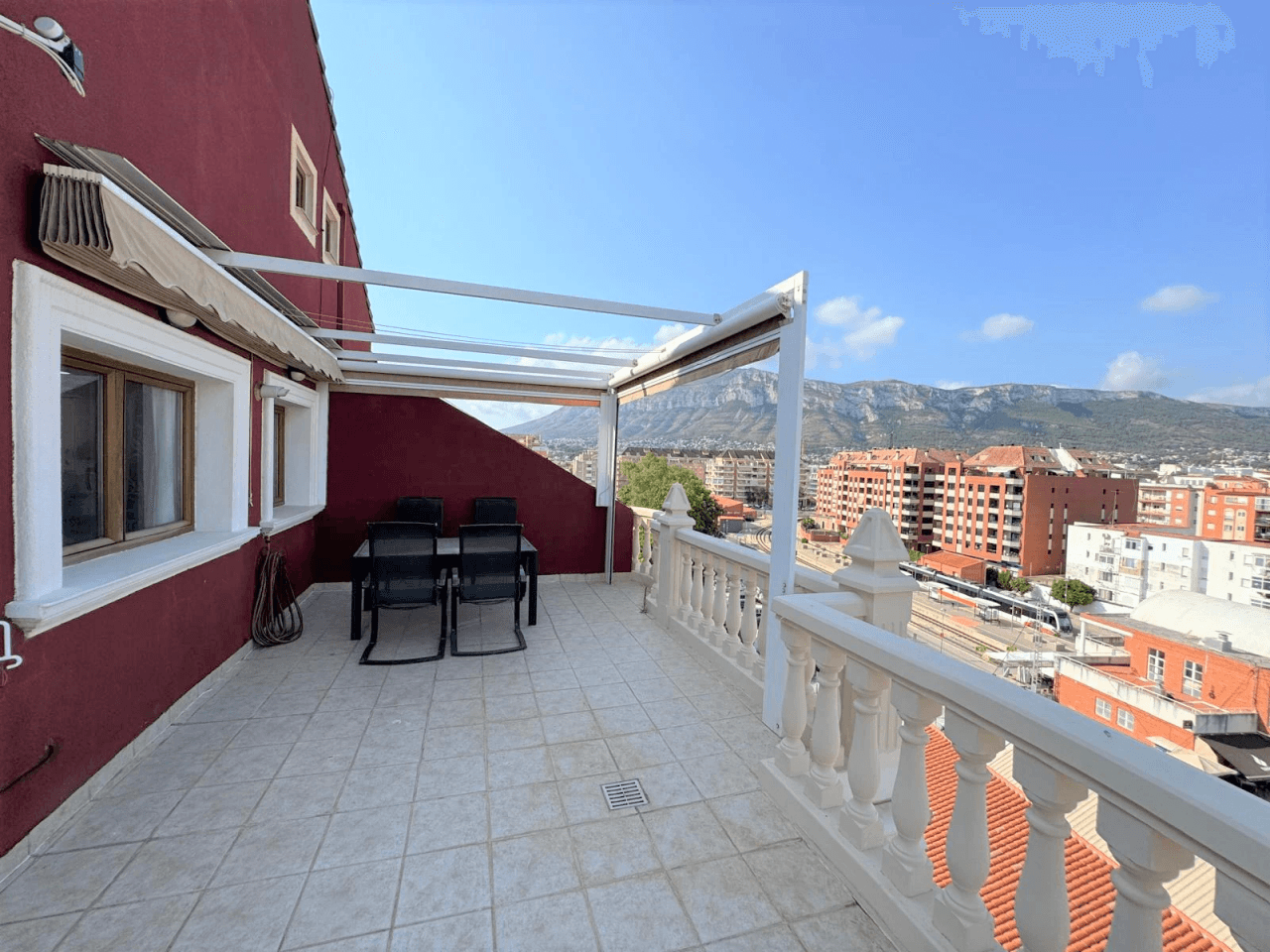 Ático dúplex con vistas al puerto en el corazón de Dénia