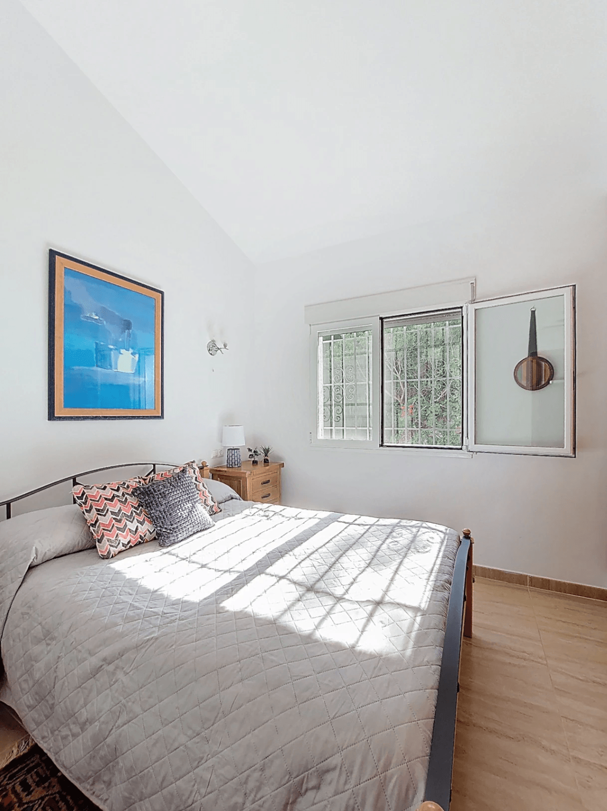 Villa con piscina y vistas abiertas en Monte Pego