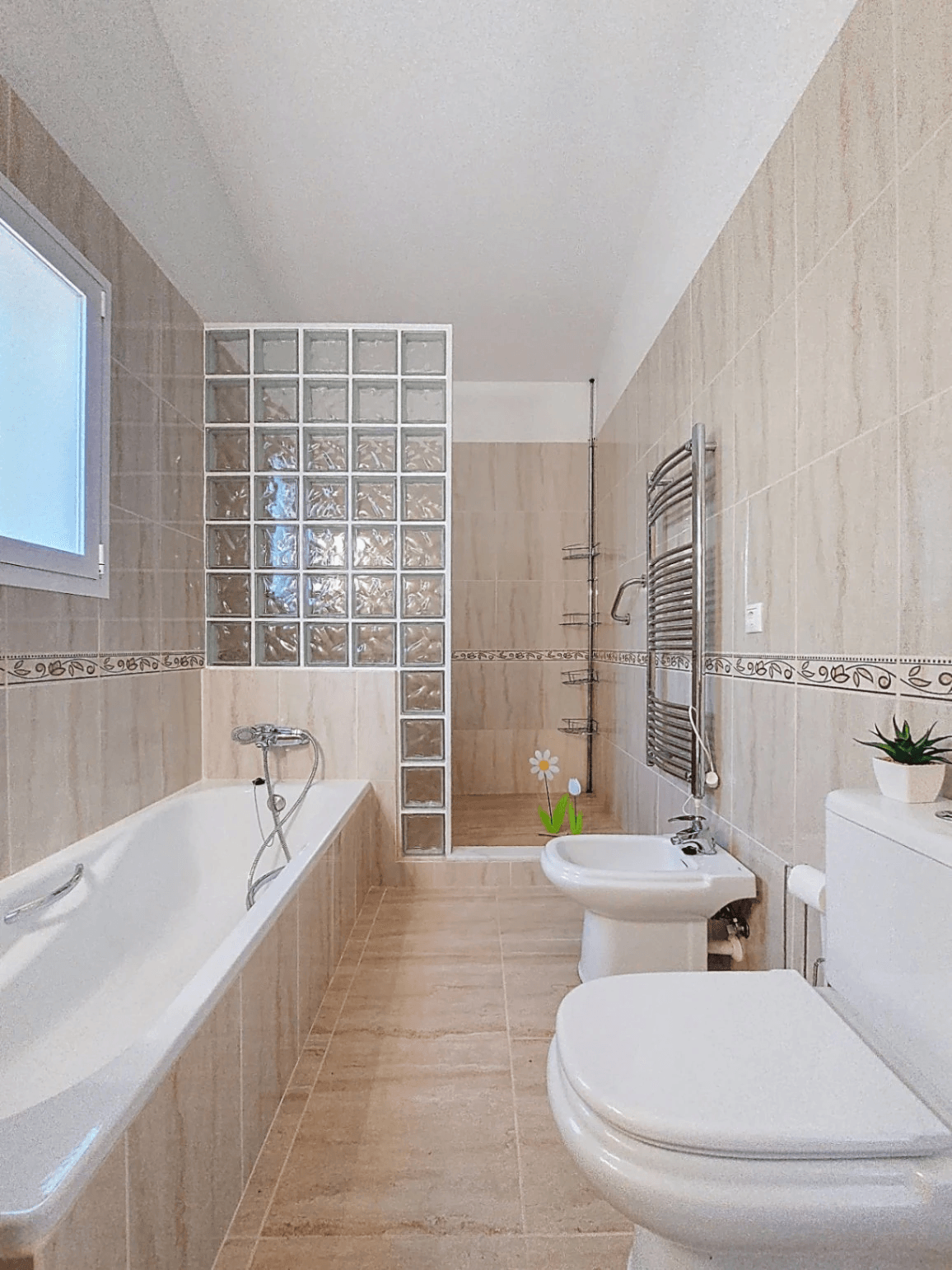 Villa con piscina y vistas abiertas en Monte Pego