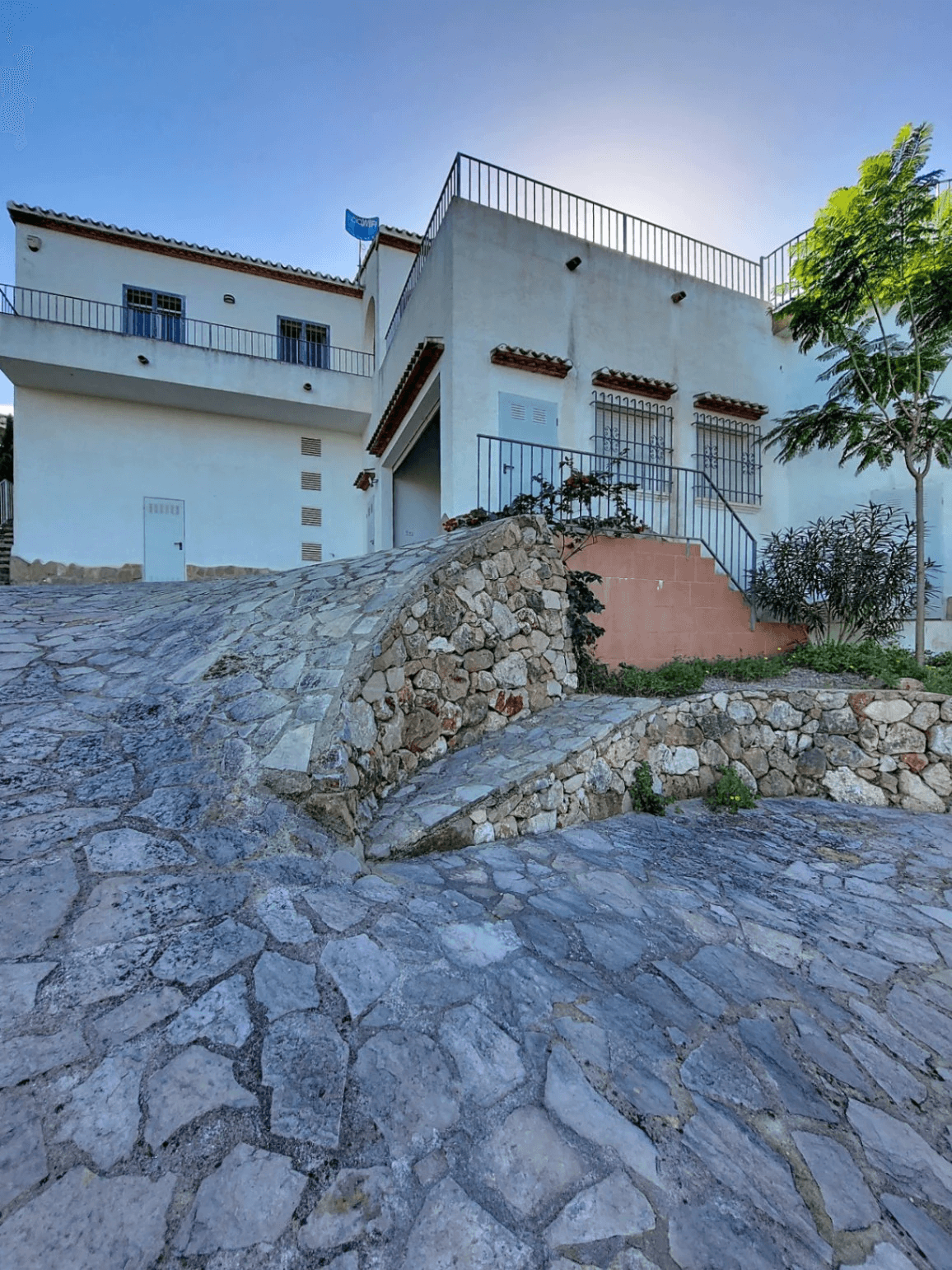 Villa con piscina y vistas abiertas en Monte Pego