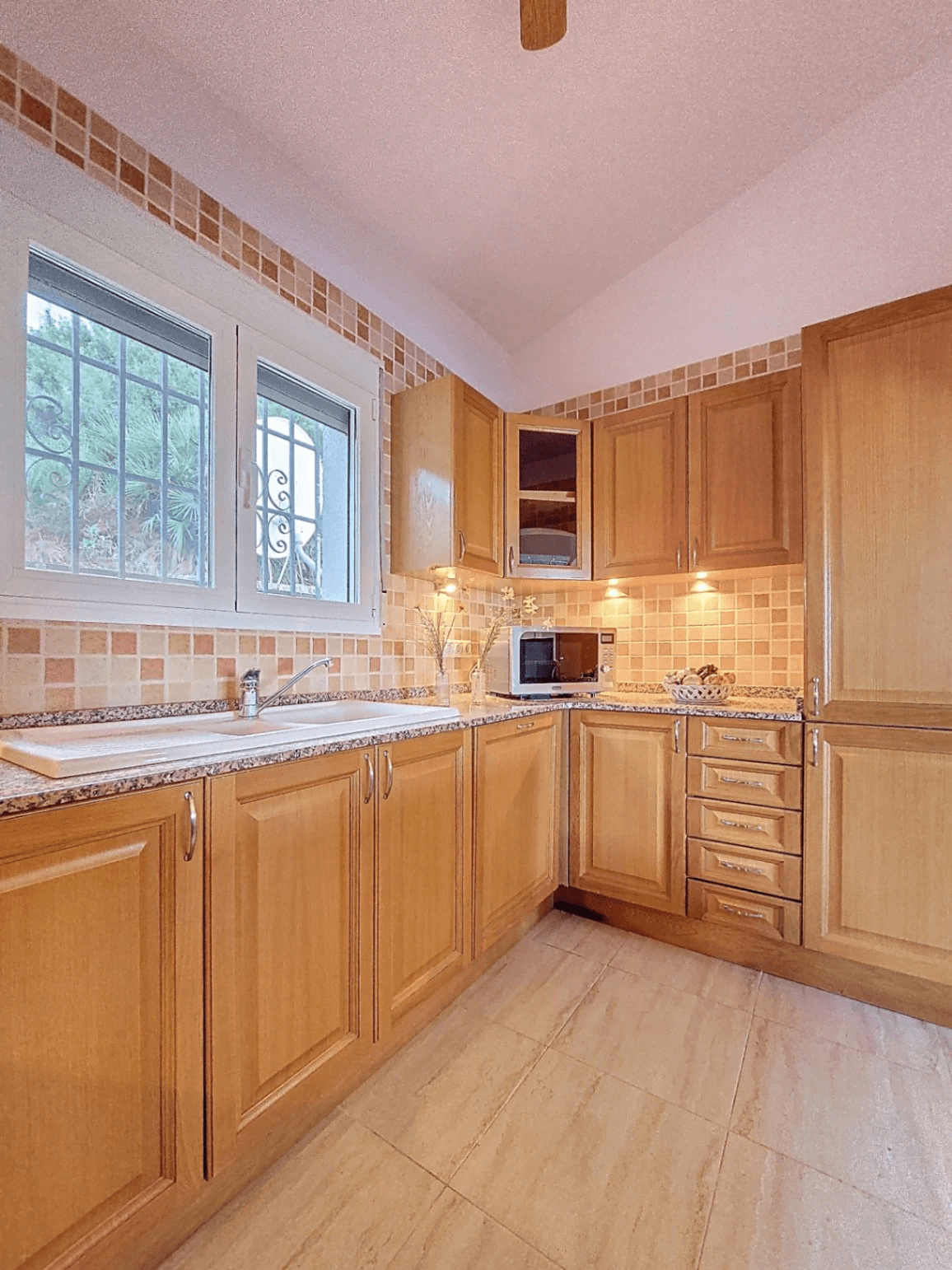 Villa con piscina y vistas abiertas en Monte Pego