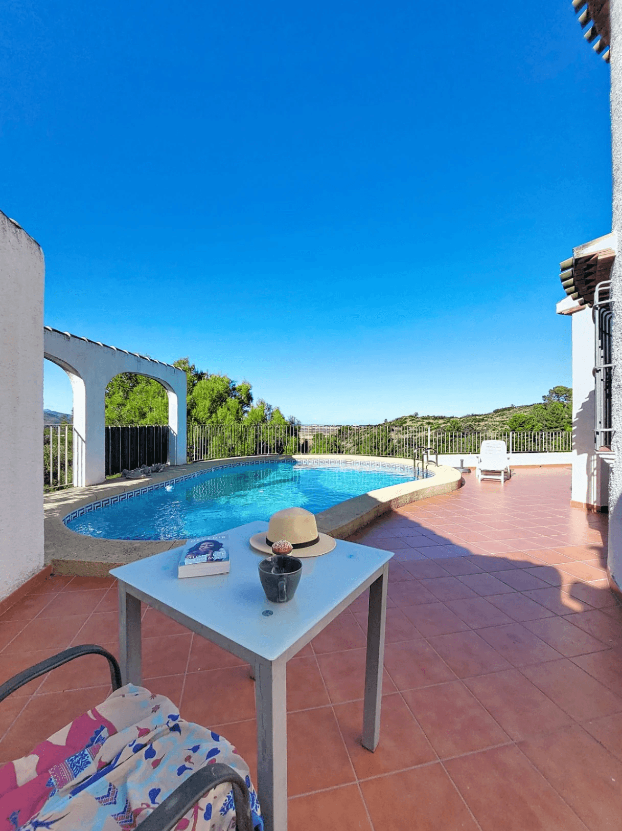 Villa con piscina y vistas abiertas en Monte Pego