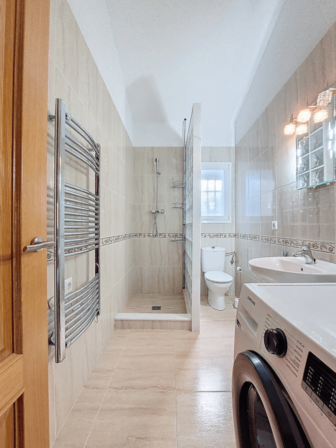 Villa con piscina y vistas abiertas en Monte Pego