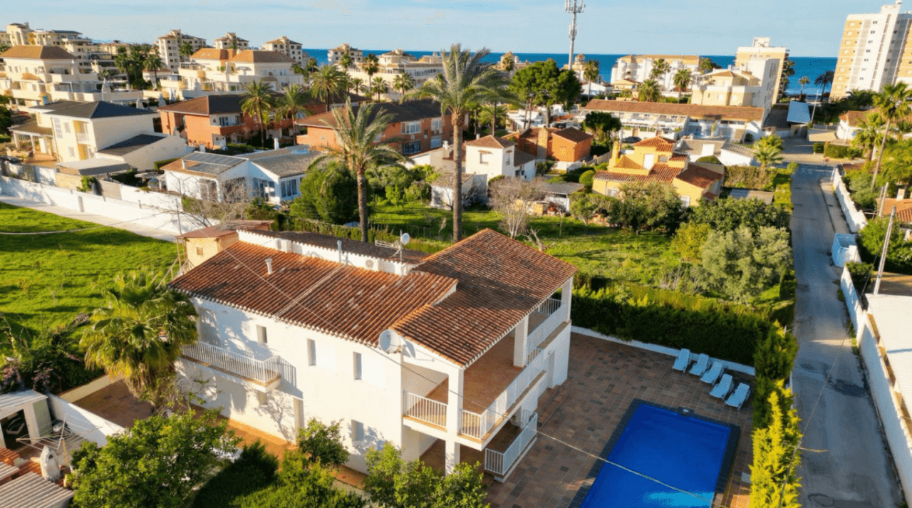 VILLA FUMATELL