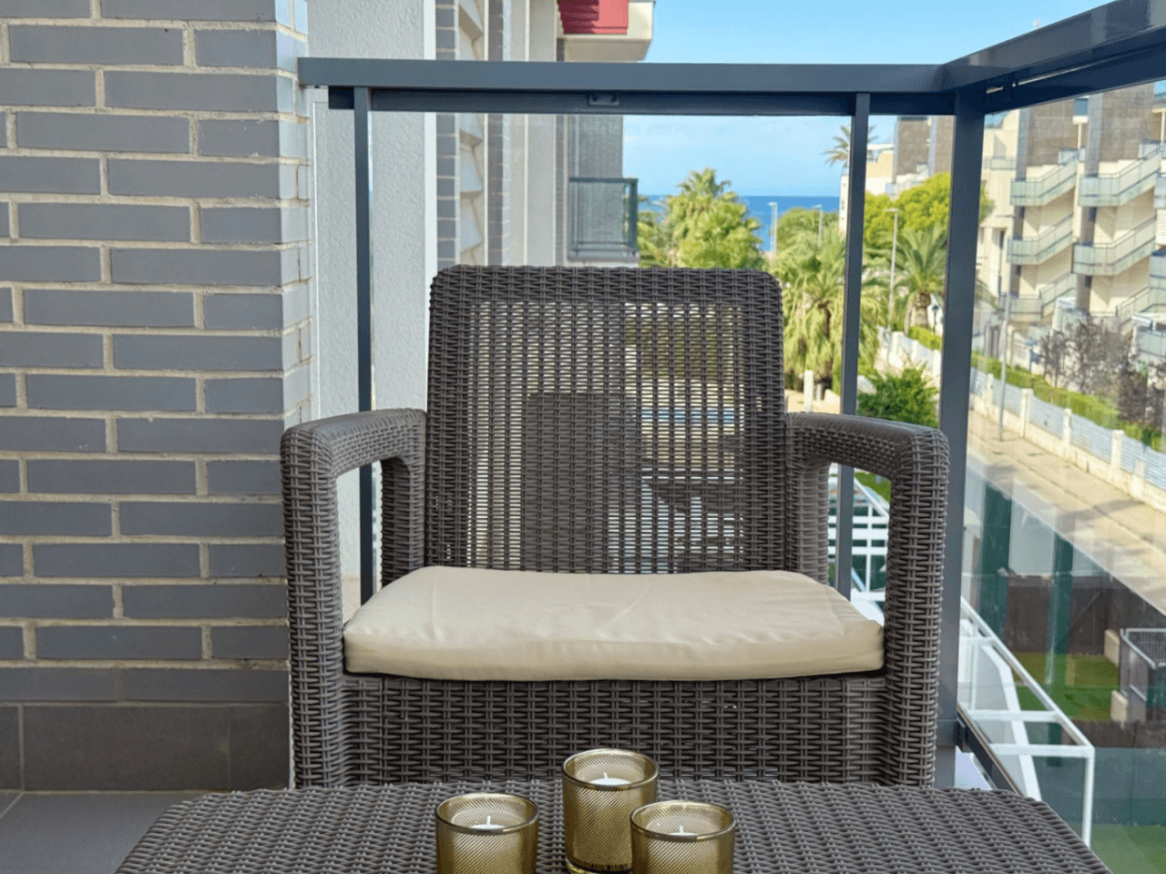 Espectacular apartamento en Denia con vistas abiertas, situado a 120m de la playa y 850m de la ciudad